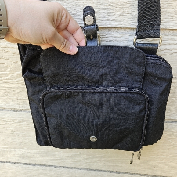 baggallini black sling bag - Picture 6 of 10